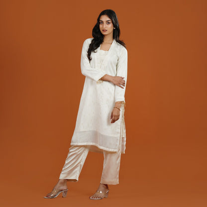 Woman wearing a white traditional outfit on an orange background