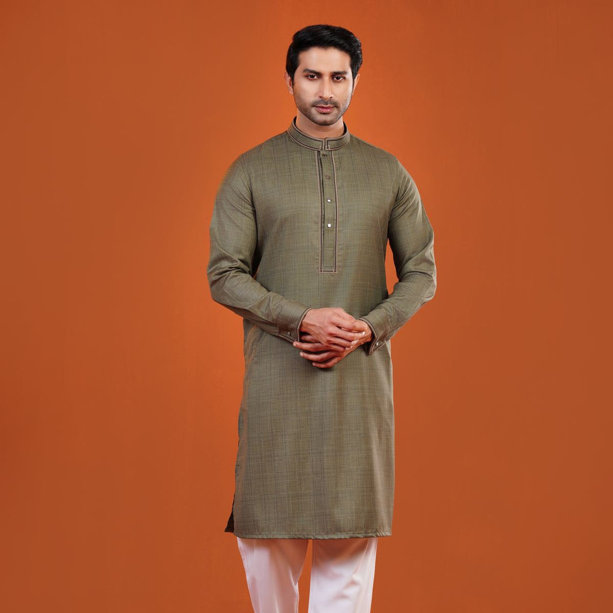 Man wearing a yamaan panjabi 